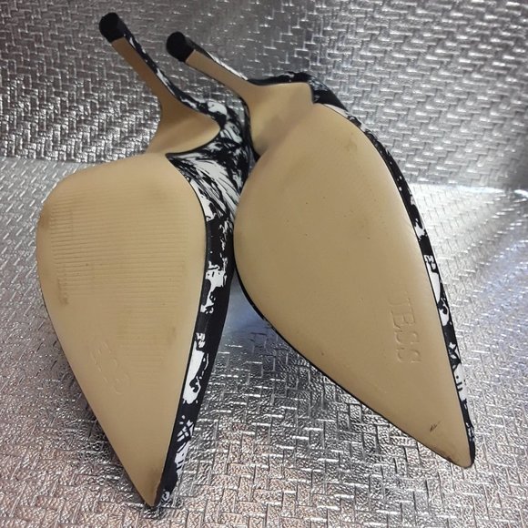 💥GUESS Black/White "GWELOY2" Heel | Size 8.5💥 - Picture 7 of 7